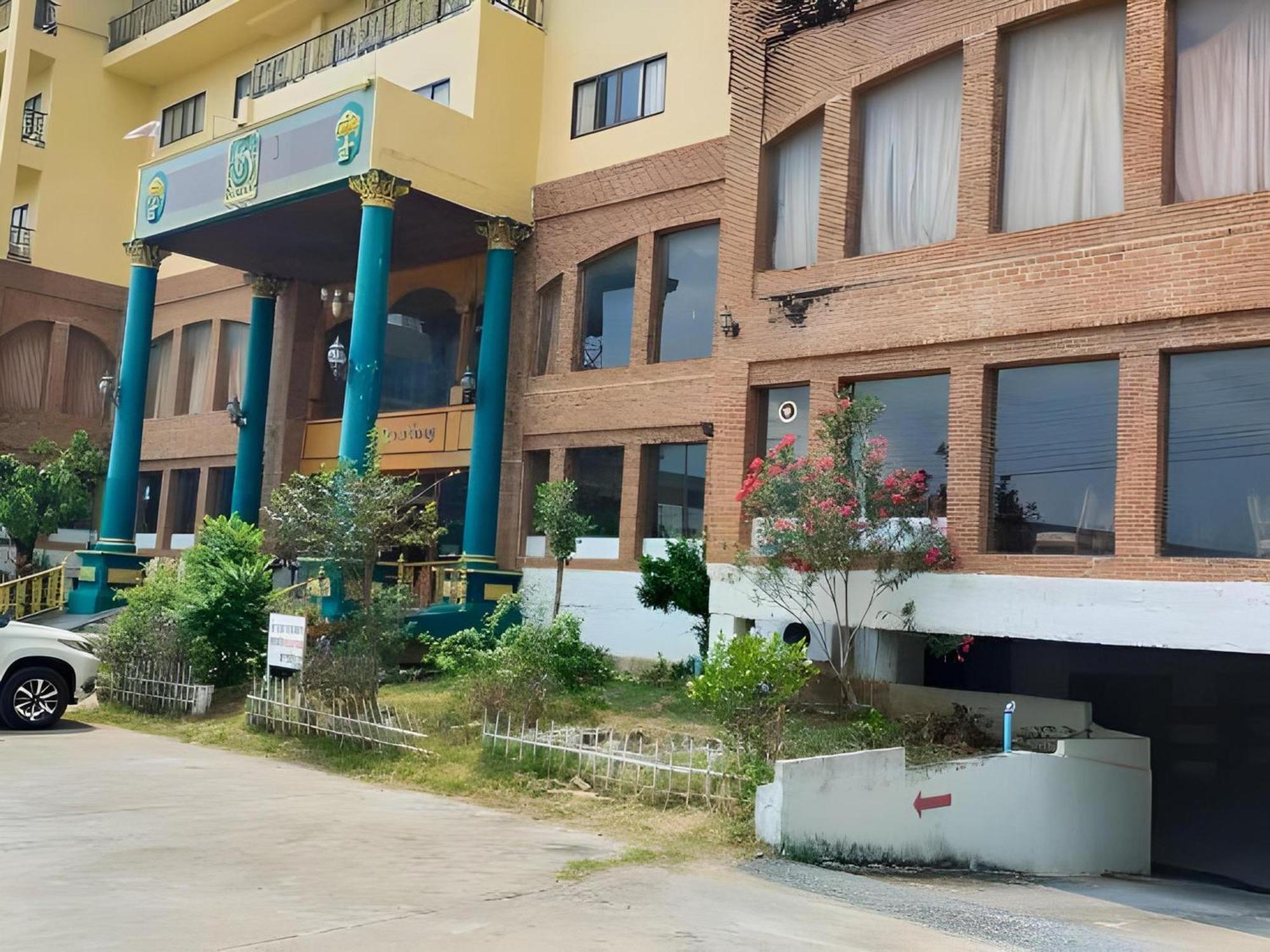 Oyo 75466 -13 Coins Bang Yai Hotel Nonthaburi Exteriör bild